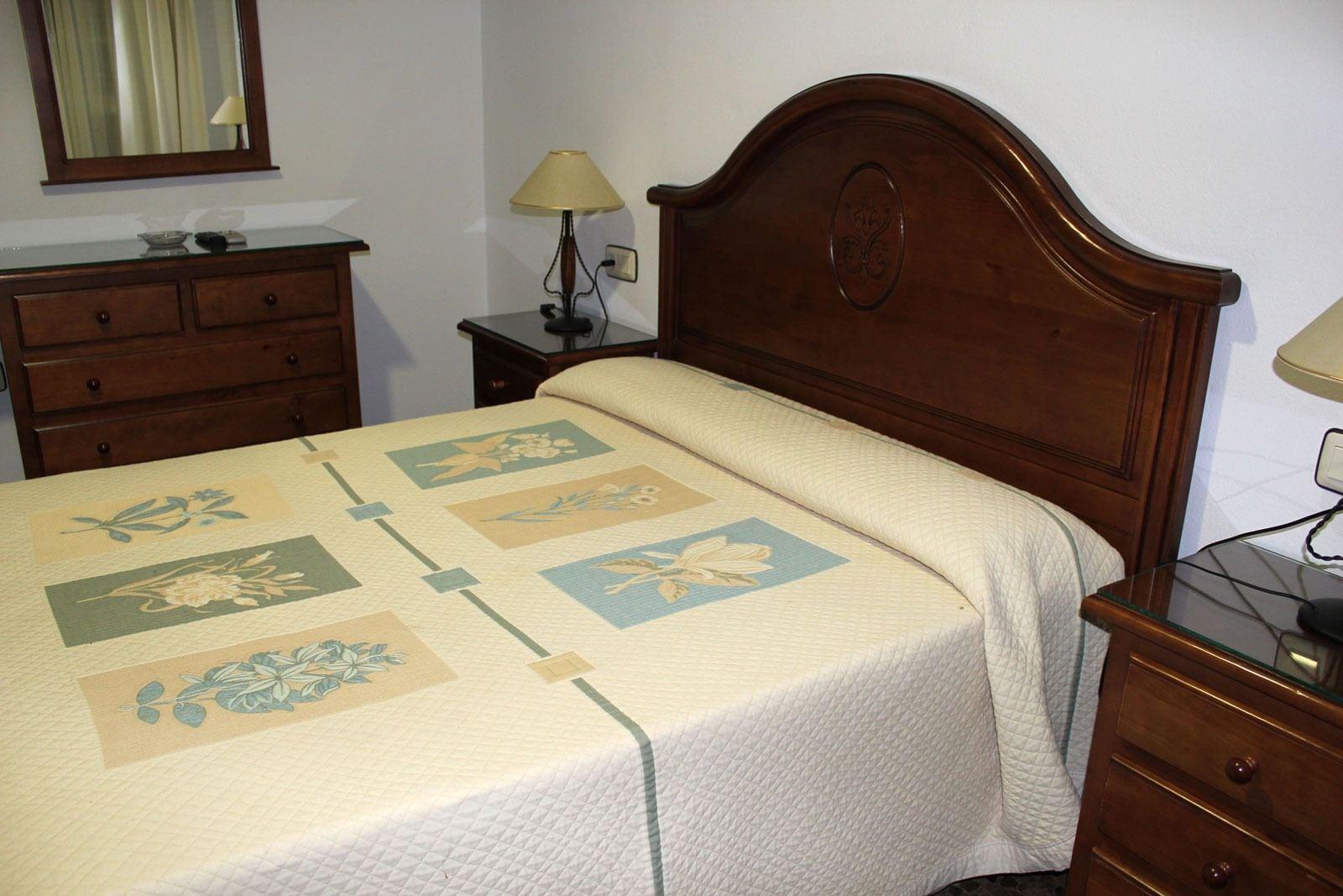 La Janda Hotel Вехер де ла Фронтера Екстериор снимка A bed with a headboard