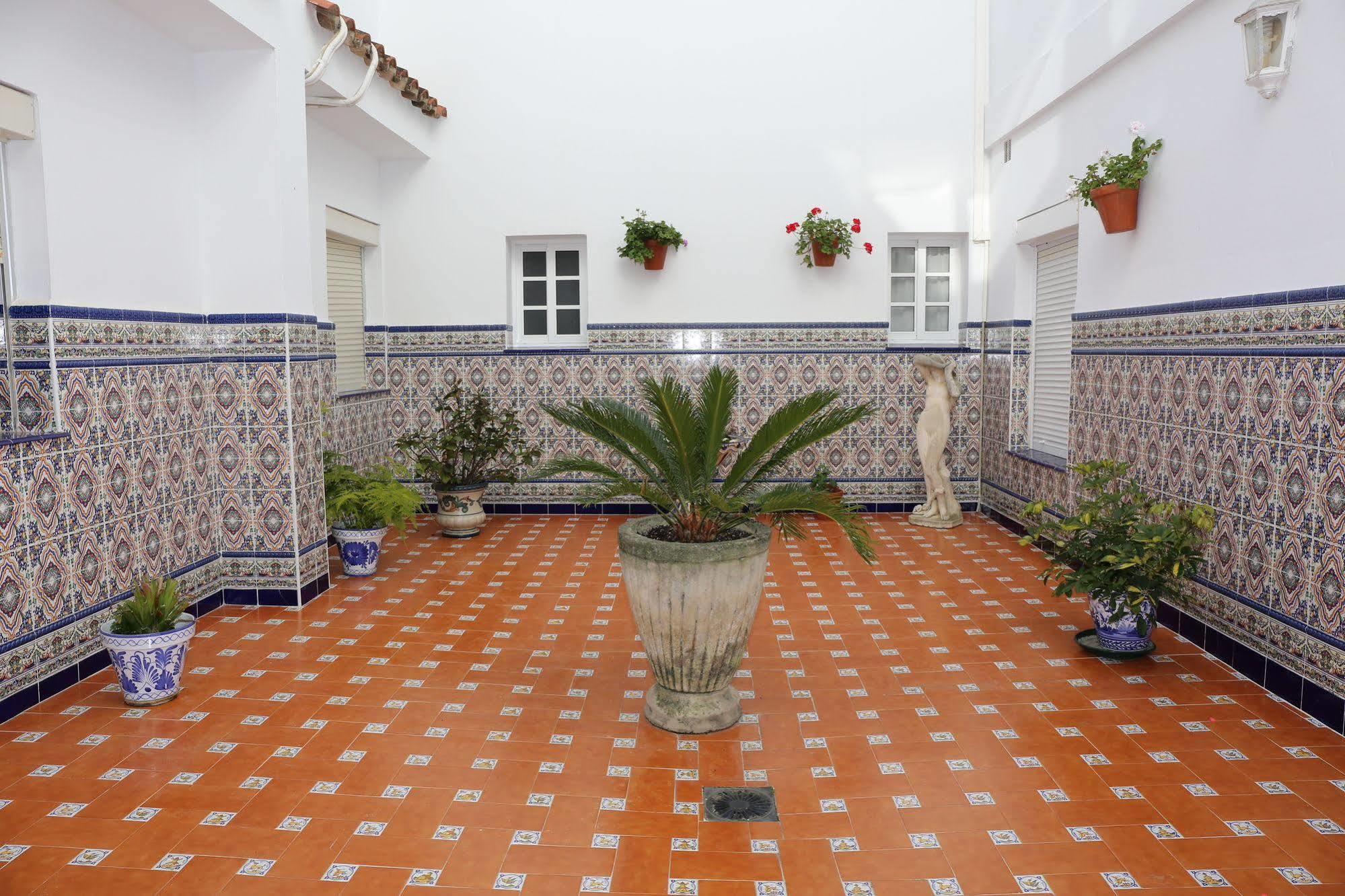 La Janda Hotel Вехер де ла Фронтера Екстериор снимка Patio of the house of Cervantes